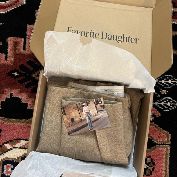 The Agnes Pant | Elmwood - Elmwood / 0 × 1
Favorite Daughter - Picture 9 of 9